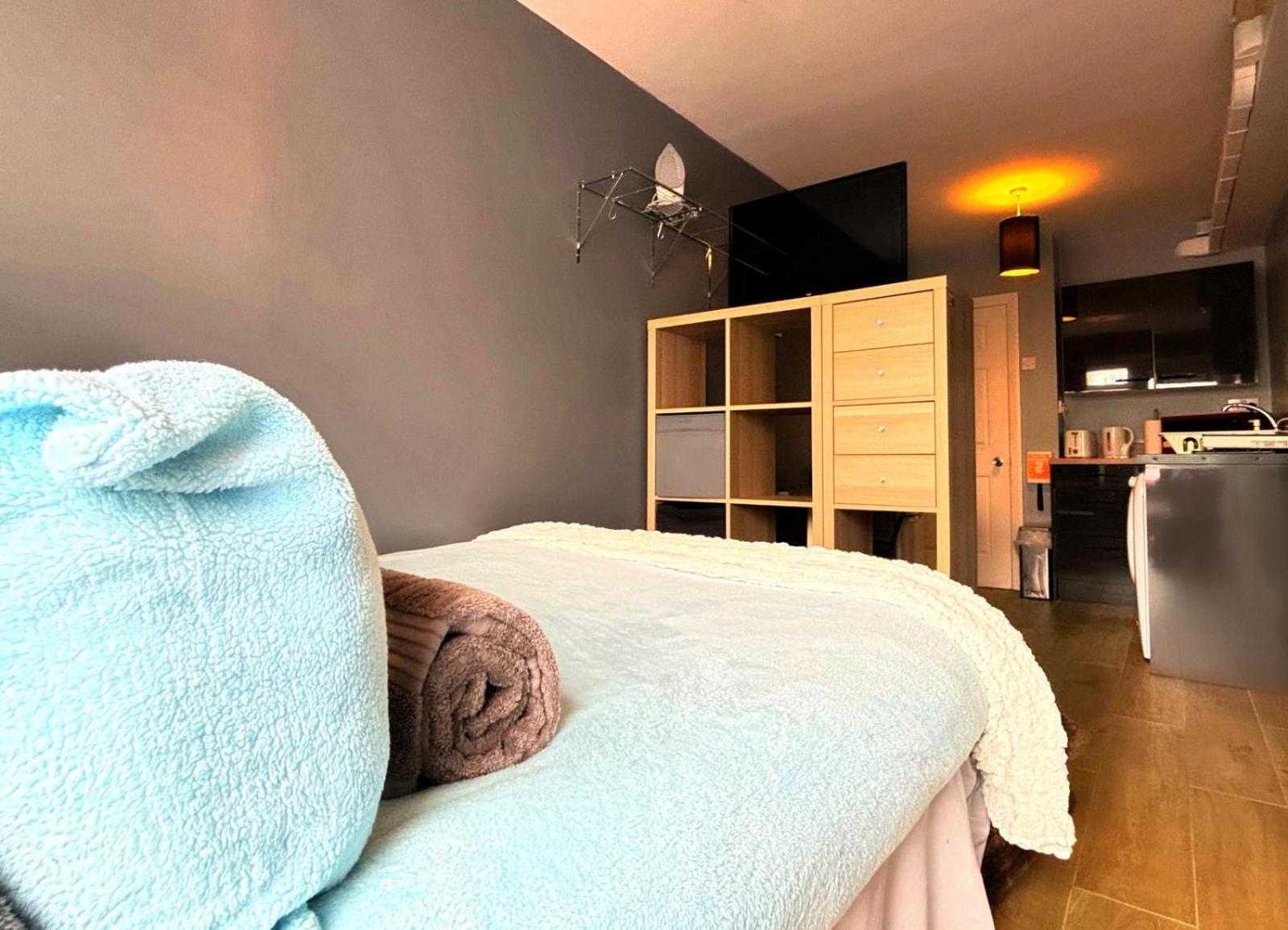 Shirley Apartments, Cozy Studio, Self Check In, 10 Min Drive To City Centre, Walking To Redbridge Train Station Southampton Extérieur photo