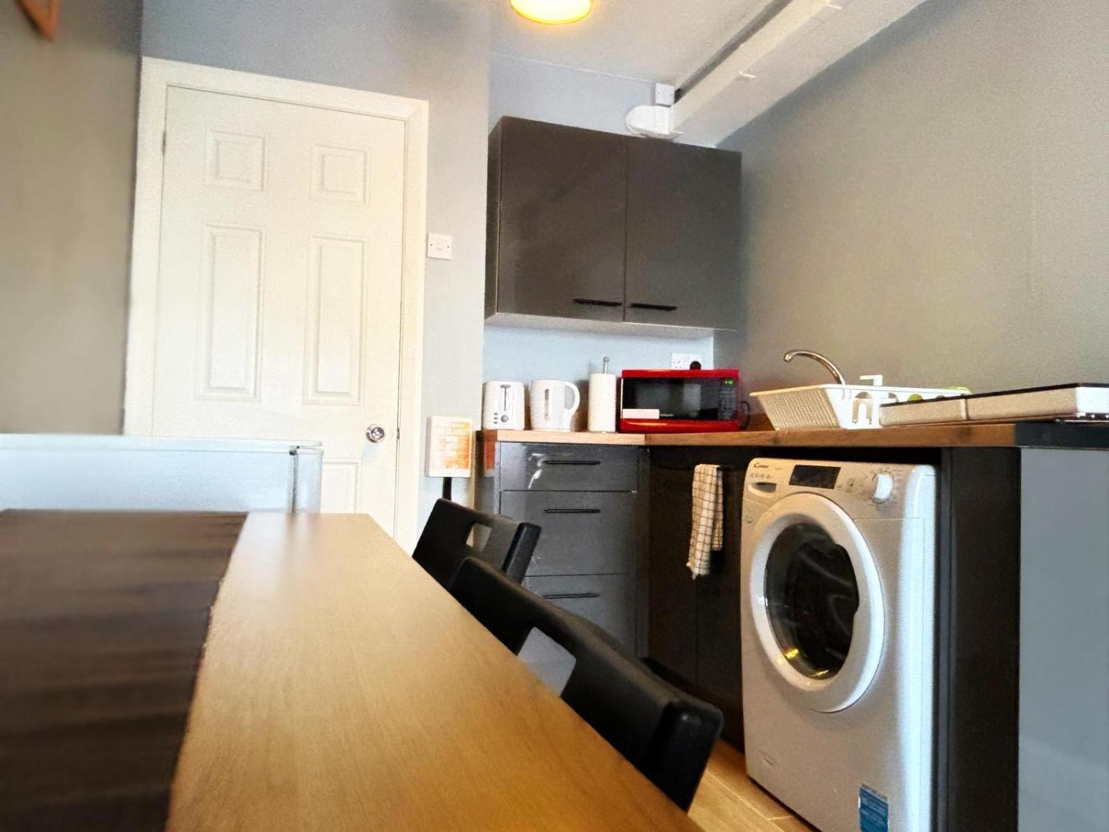 Shirley Apartments, Cozy Studio, Self Check In, 10 Min Drive To City Centre, Walking To Redbridge Train Station Southampton Extérieur photo